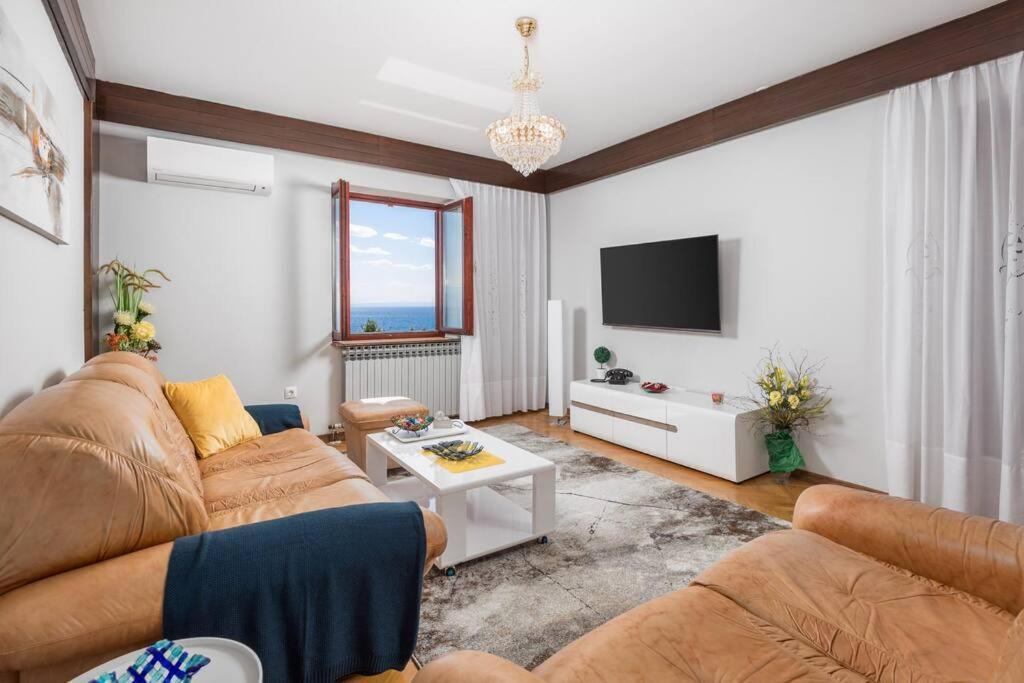 Apartmán Deluxe Ana 100 M From The *